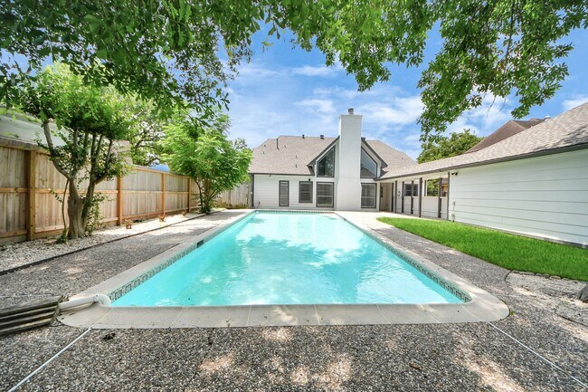 Building Photo - 5310 Oak Cove Dr