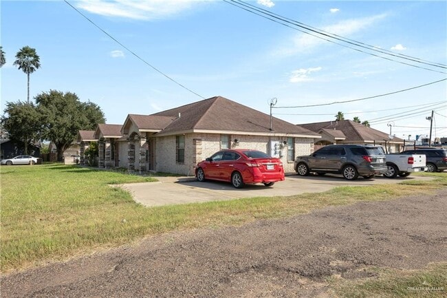 Building Photo - 18 Delma St