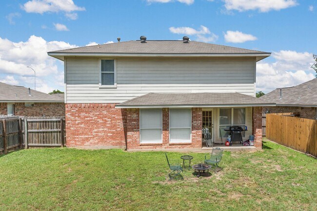 Building Photo - AUGUST 2026 PRE-LEASE!! COME TOUR THIS AMAZING 4 bed, 4 bath Home!!