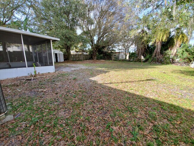 Building Photo - 3 bed / 2 bath Annual Rental Home in Brade...