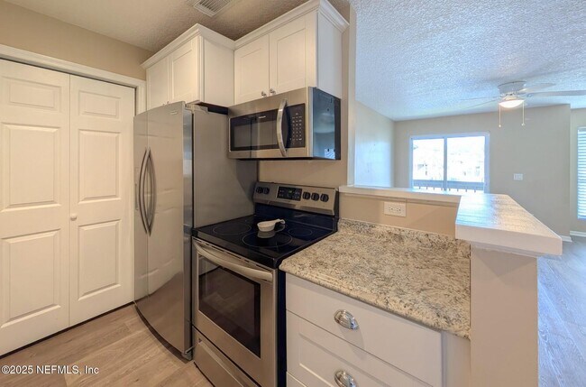 Building Photo - 10200 Belle Rive Blvd