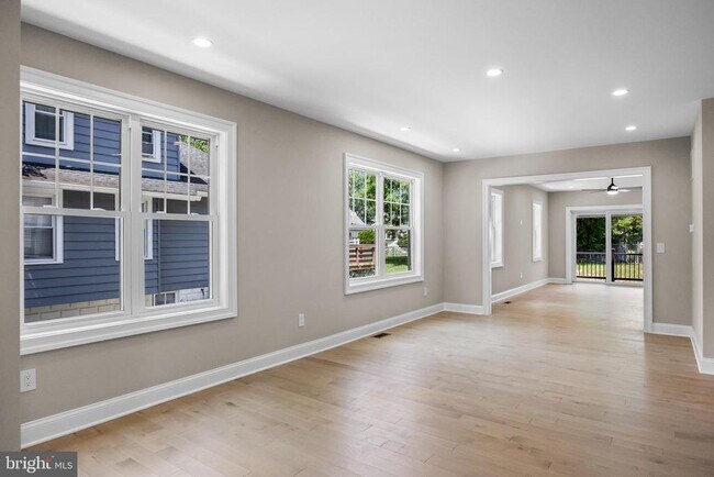 Building Photo - 1833 W High St