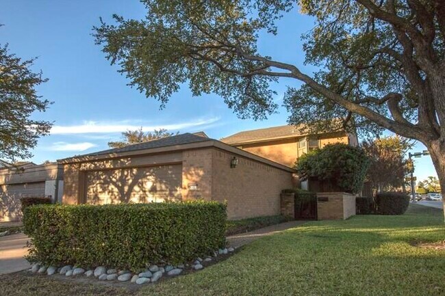 Building Photo - 6461 Southpoint Dr