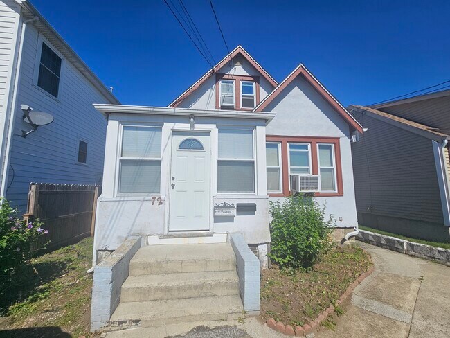 Primary Photo - 72 Rippowam Rd