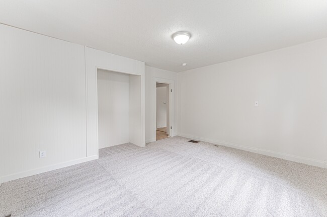 Building Photo - 1155 Hall St