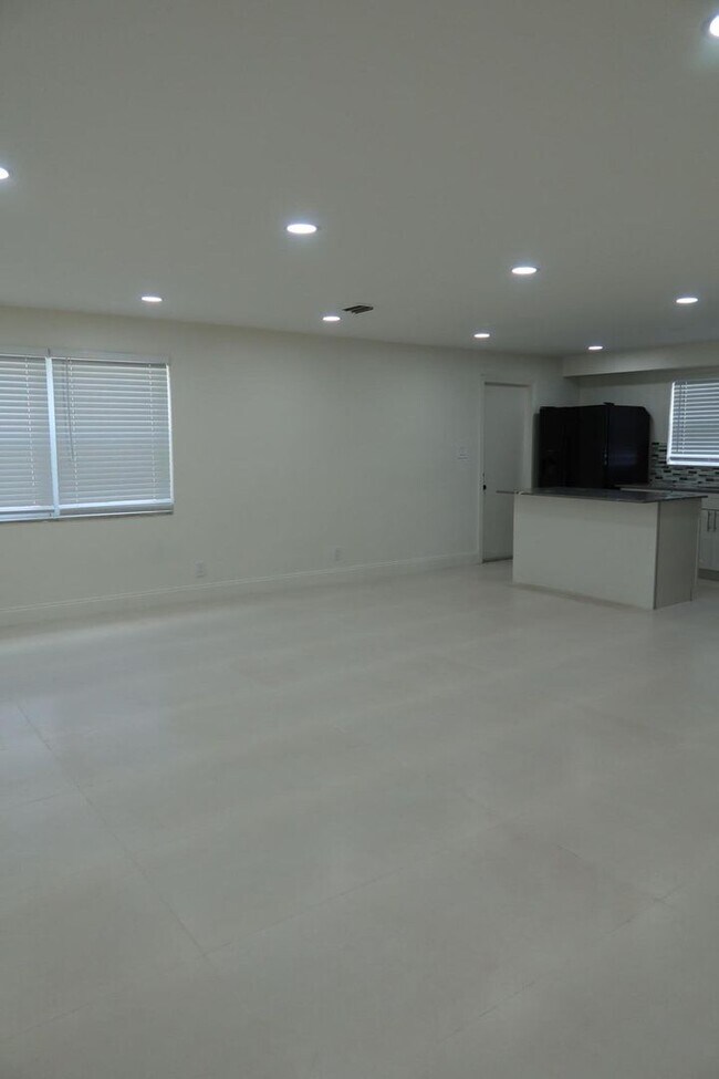 Building Photo - 2630 SW 49th Ct