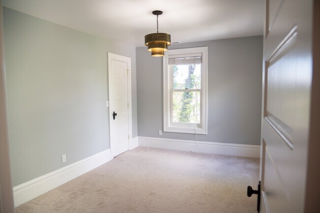 Building Photo - 145 E 300 S