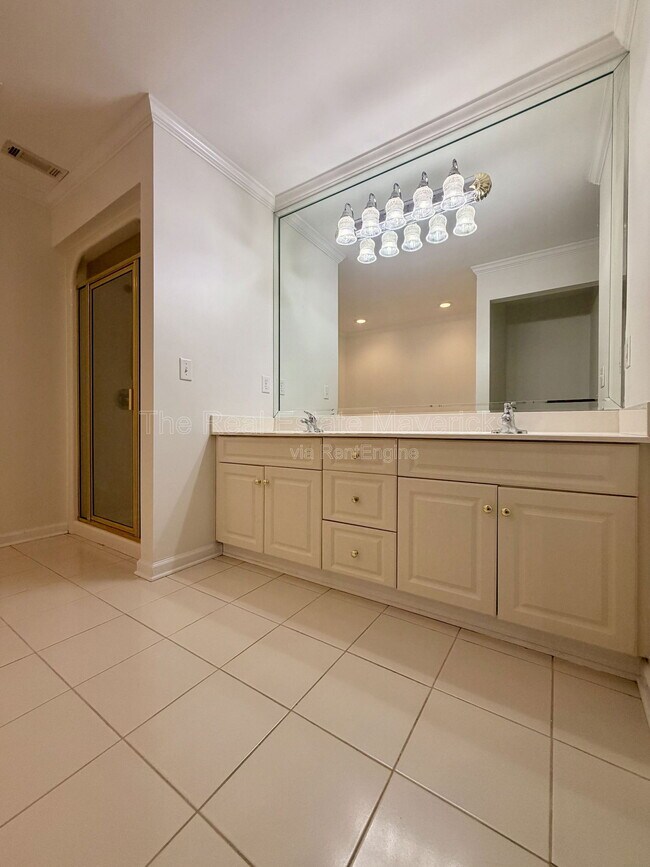 Building Photo - 3190 Waterfront Dr