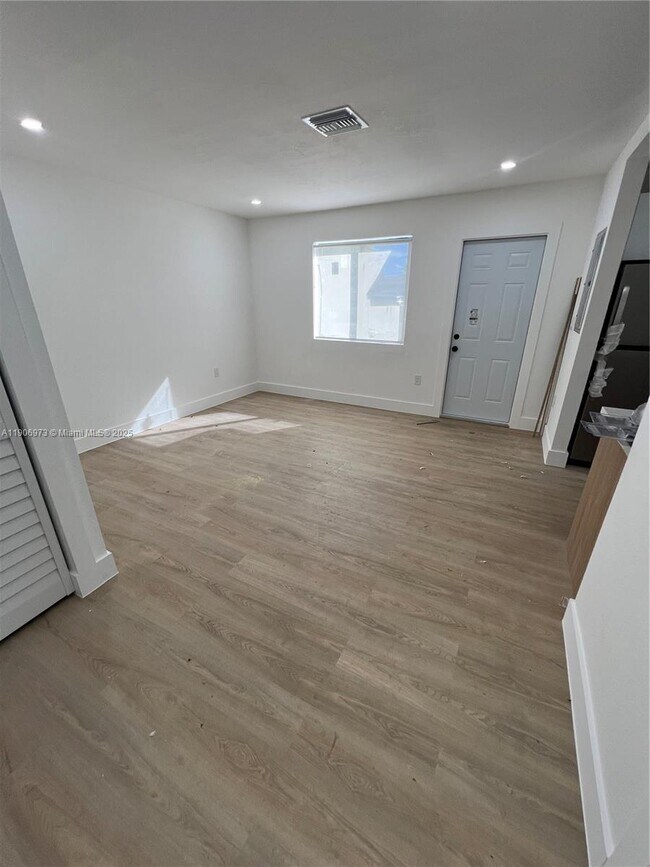 Building Photo - 1821 NW 74th Ter