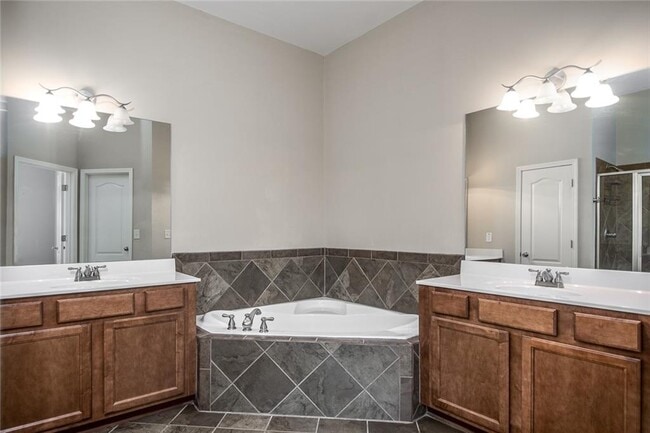 Building Photo - 528 Twinrose Way