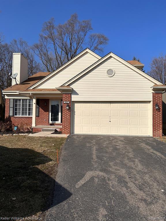 Primary Photo - 28672 BAYBERRY Ct E