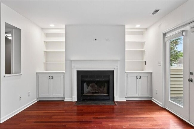 Building Photo - 1371 Le Parc Terrace