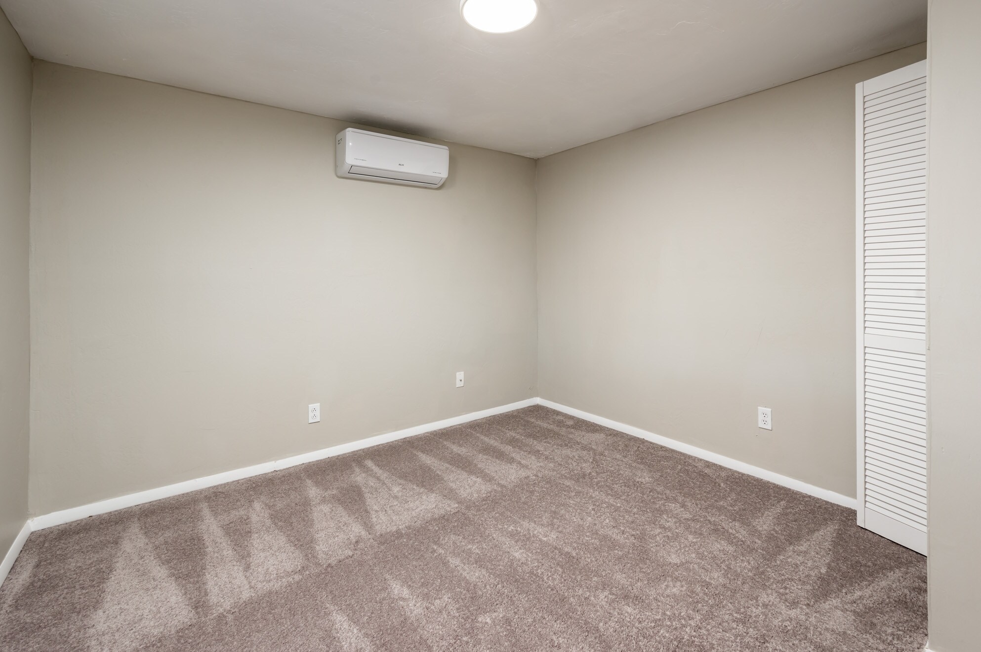 Bedroom - 1416 W Clarendon Ave