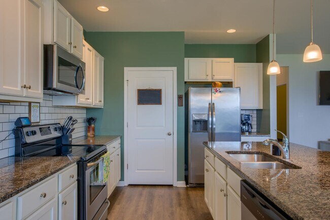 Building Photo - Charming 3-Bedroom Home for Rent in The Pr...