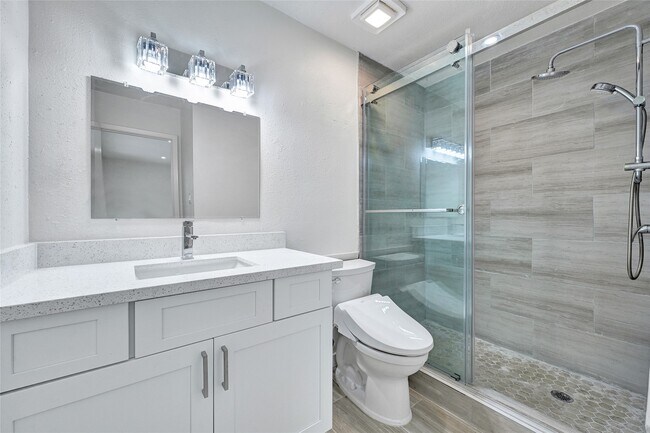 Building Photo - 12527 Wellington Park Dr