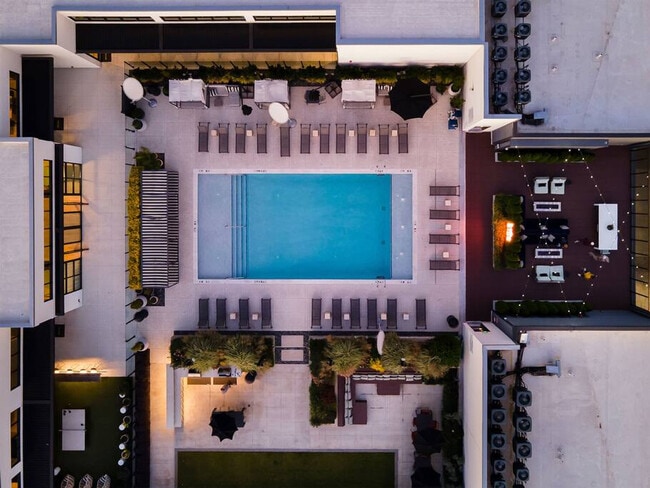 Building Photo - 1050 Brady Ave NW