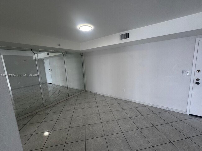 Building Photo - 210 174th St