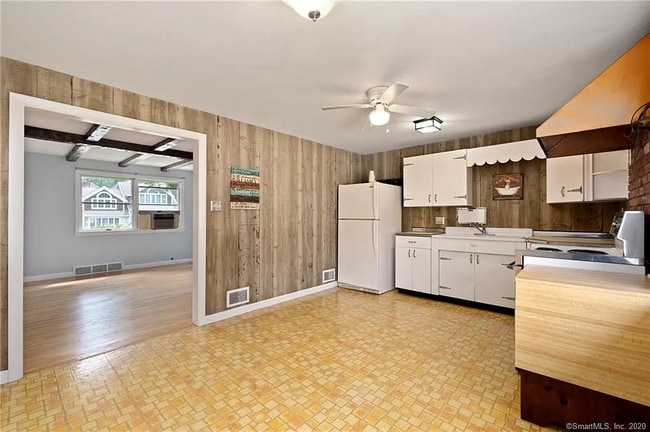 Building Photo - 73 Wepawaug Dr