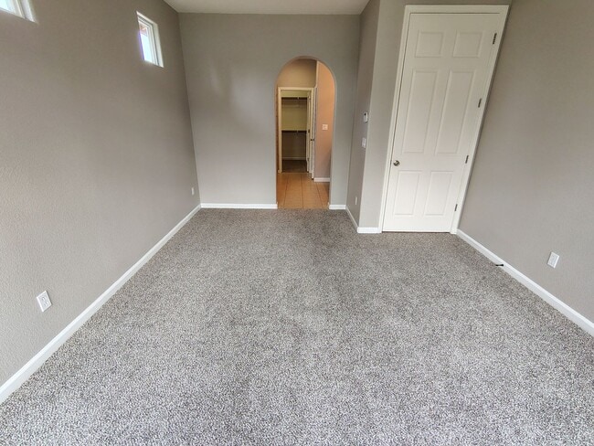 Building Photo - 880 Raccoon Valley Dr