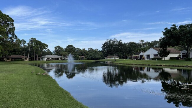 Building Photo - Charming 2-Bed with Scenic Views in Boynton Beach