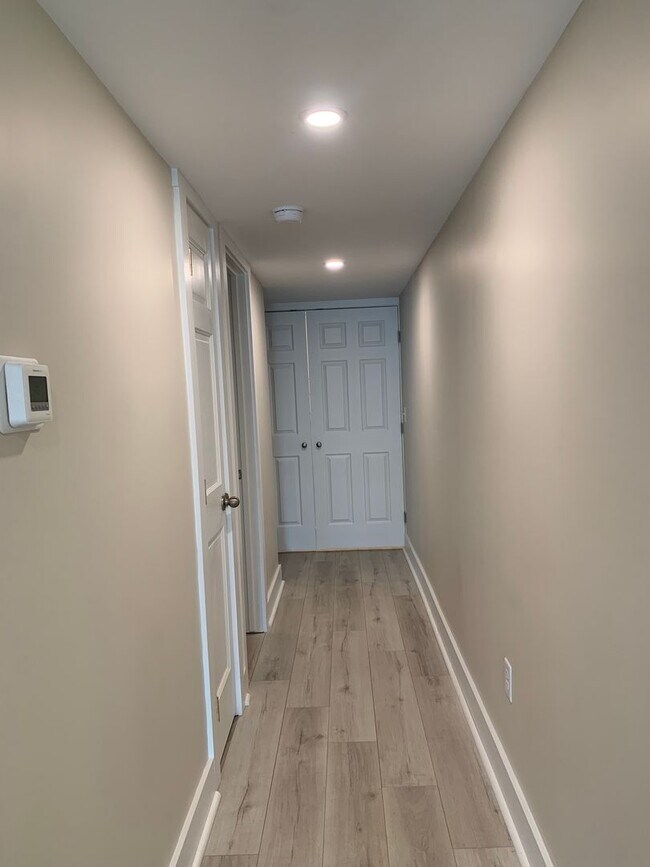 Building Photo - 824 E High St