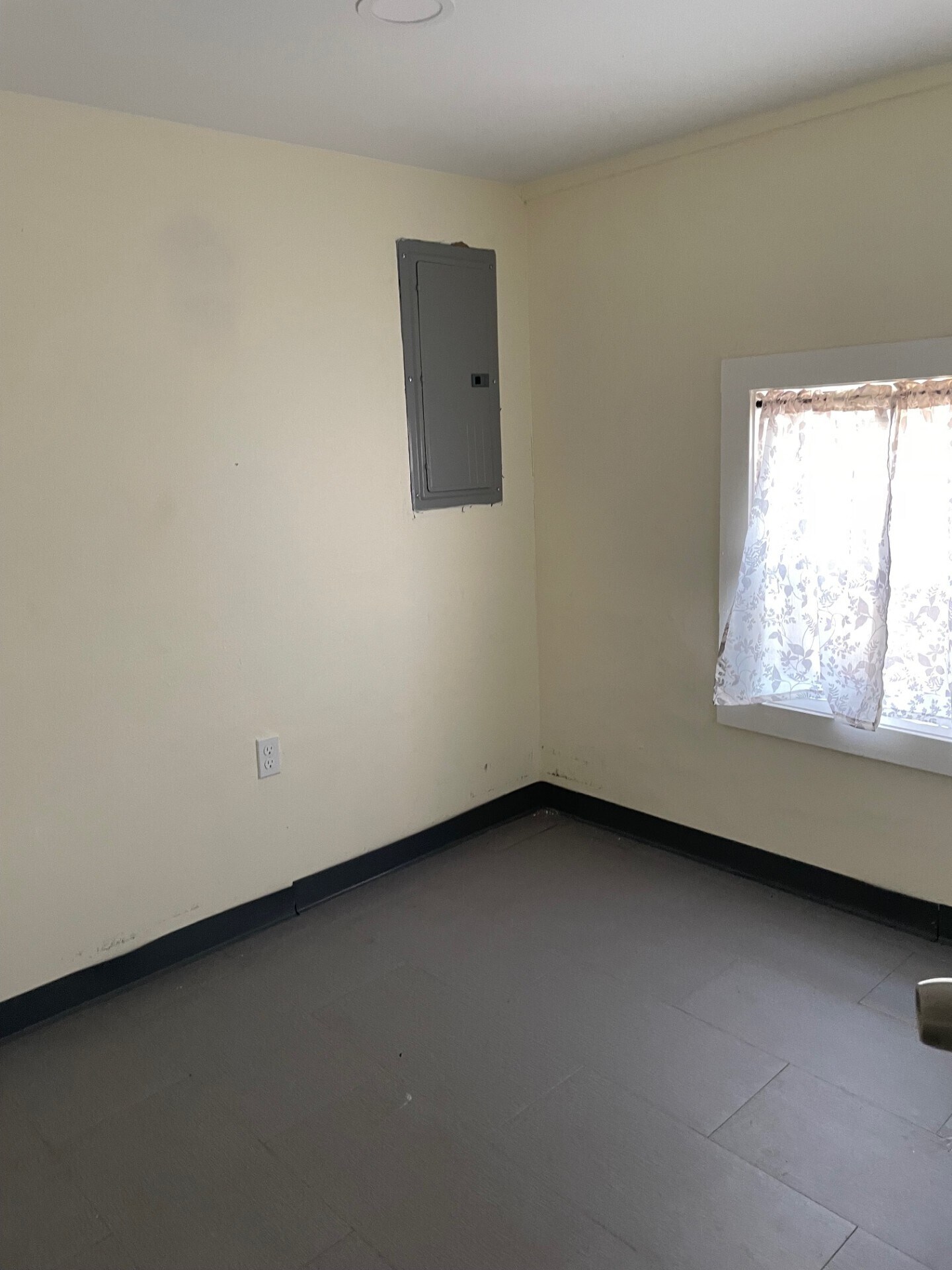 Building Photo - 1143 S Virginia Ave