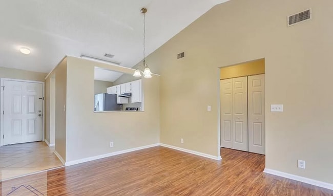 Building Photo - 910 Brett Dr
