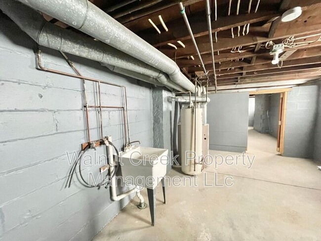 Building Photo - 1184 W 8th St
