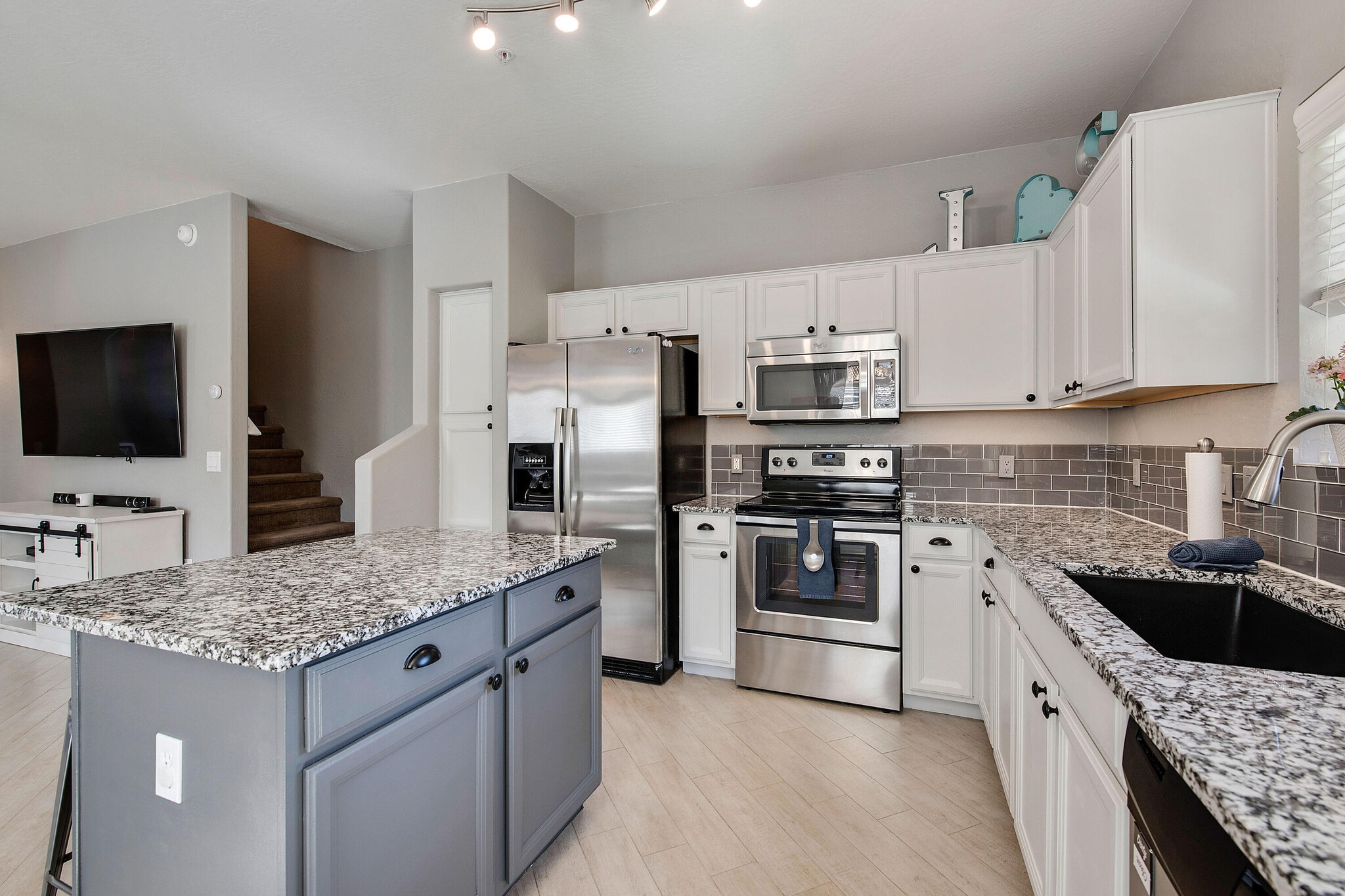 Kitchen - 2250 E Deer Valley Rd