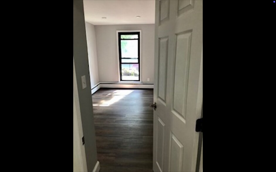 Building Photo - 38 Juniper St