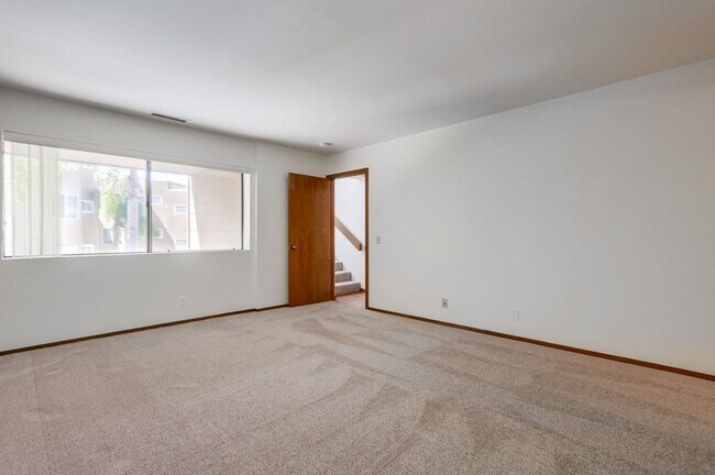 Building Photo - Prime Carlsbad Location - Available July 2025