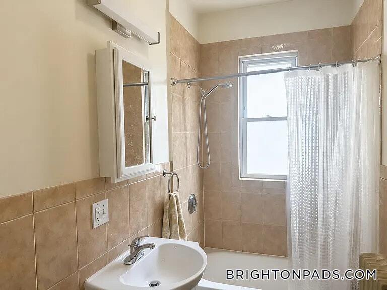 Building Photo - 75 Elmira St