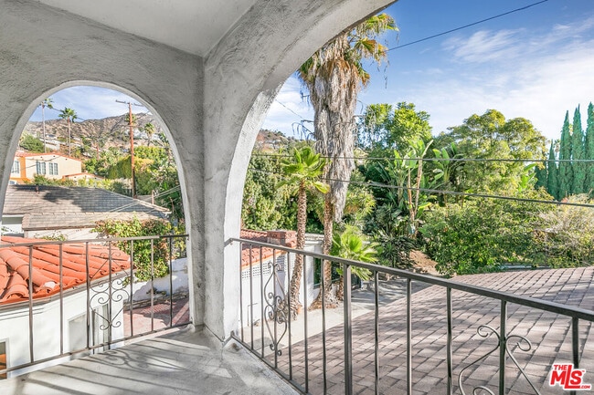 Building Photo - 1530 Valley View Rd