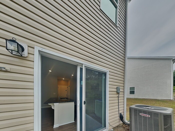 Building Photo - 733 Point Andrews Dr SW