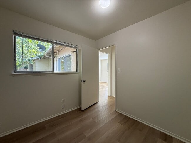 Building Photo - Remodeled Duplex in Central Sunnyvale Loca...