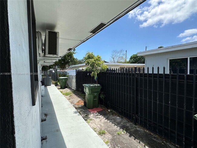 Building Photo - 108 NW 2nd Ave