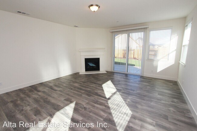 Building Photo - 4 br, 2 bath House - 1136 Pearl Drive