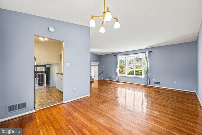 Building Photo - 6201 Lone Oak Dr