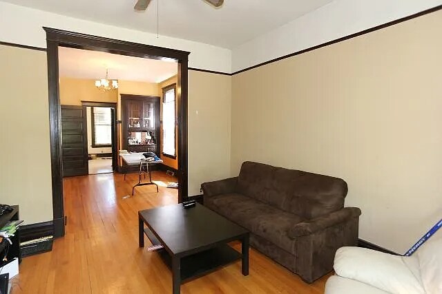 Building Photo - 3241 N Kenmore Ave