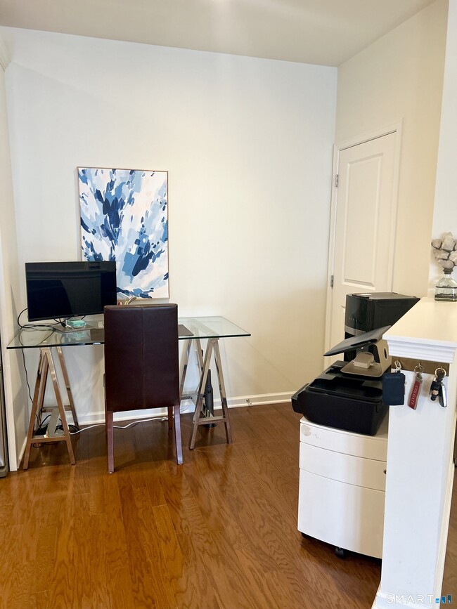 Building Photo - 414 Center Meadow Ln