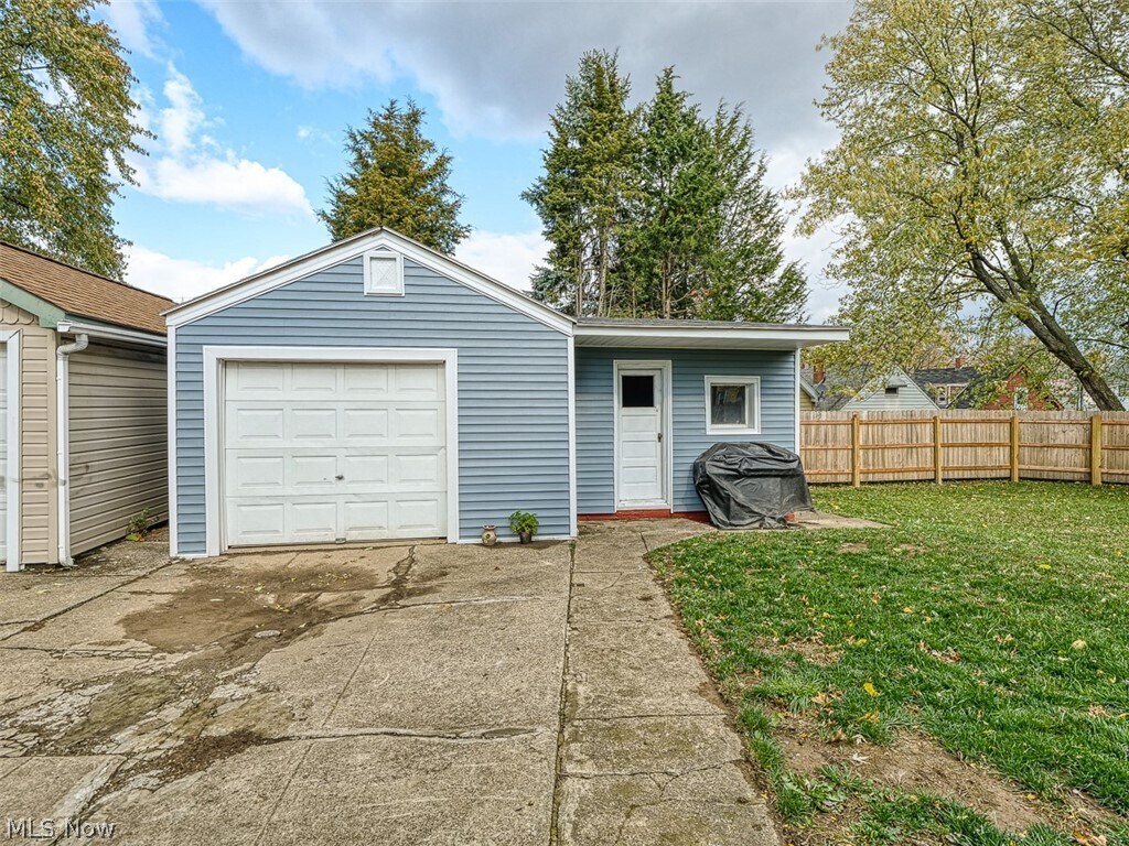 Building Photo - 3116 Searsdale Ave