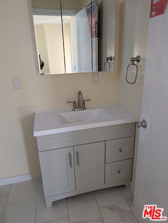 Building Photo - 317 W 111th St