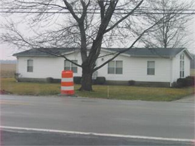 Building Photo - Country Charm Meets Convenience!