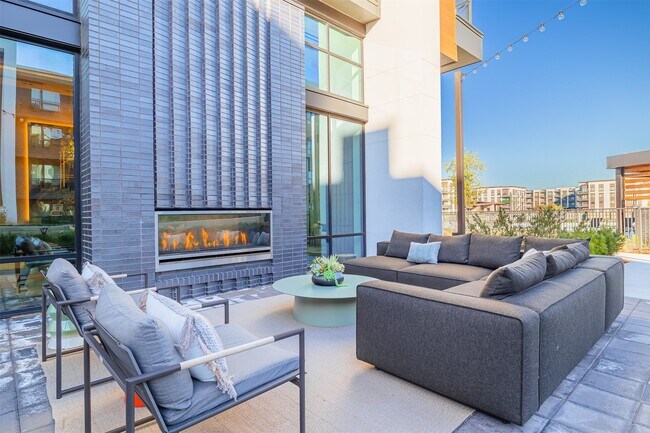 Building Photo - 10505 Deerwood Rd