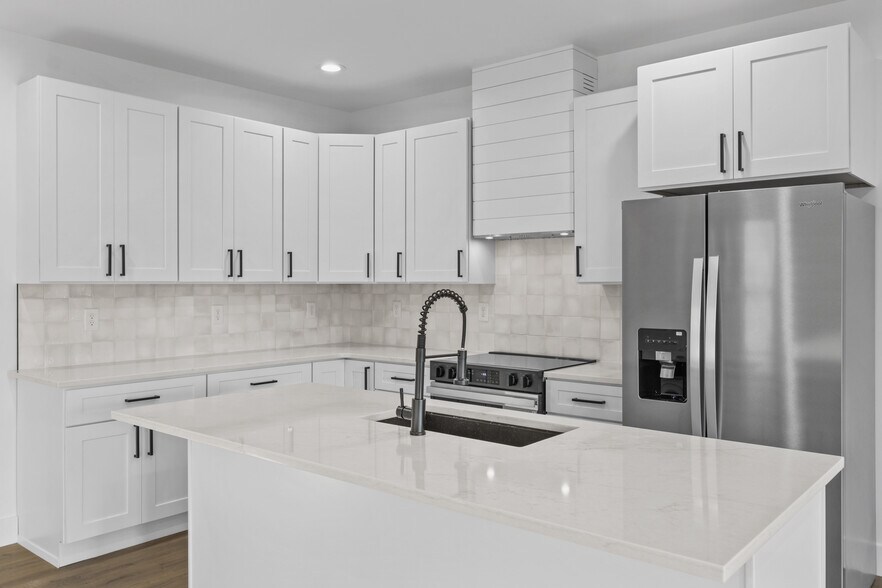 Building Photo - 214 E Morelia Ave