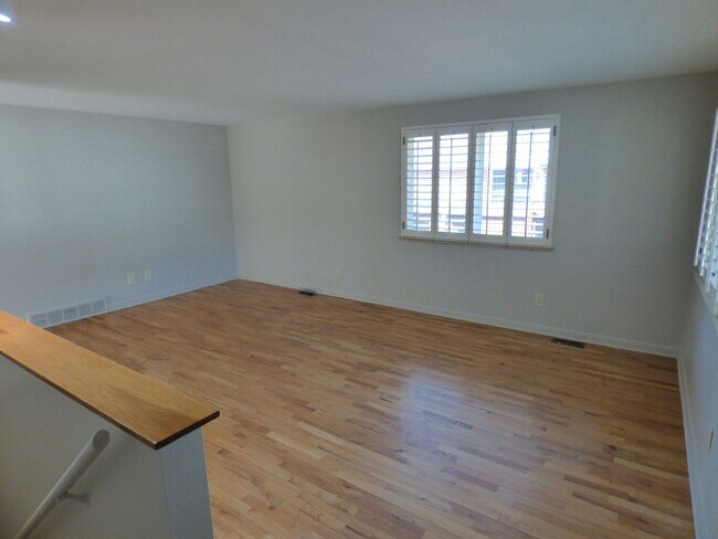 Building Photo - $0 DEPOSIT OPTION! RANCH STYLE HOME IN PRIME VIRGINIA VILLAGE!!!