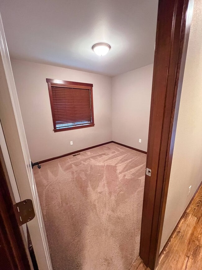 Building Photo - 3 Bed 2 Bath Rambler Gold Bar w/ RV Parking