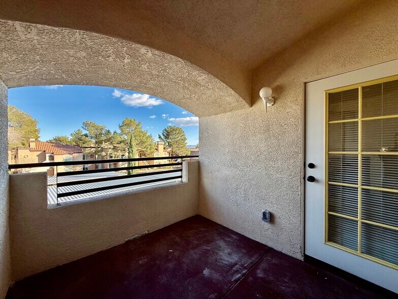 Building Photo - 3320 S Fort Apache Rd