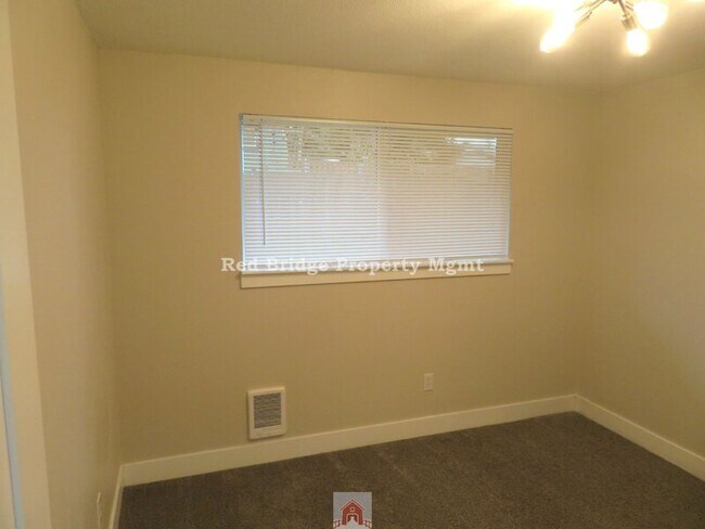 Building Photo - 4580 SW 196th Ave