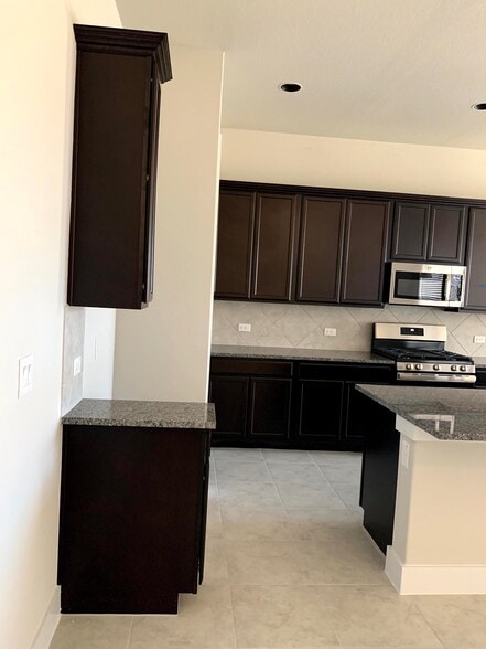 Building Photo - 10717 Charger Wy